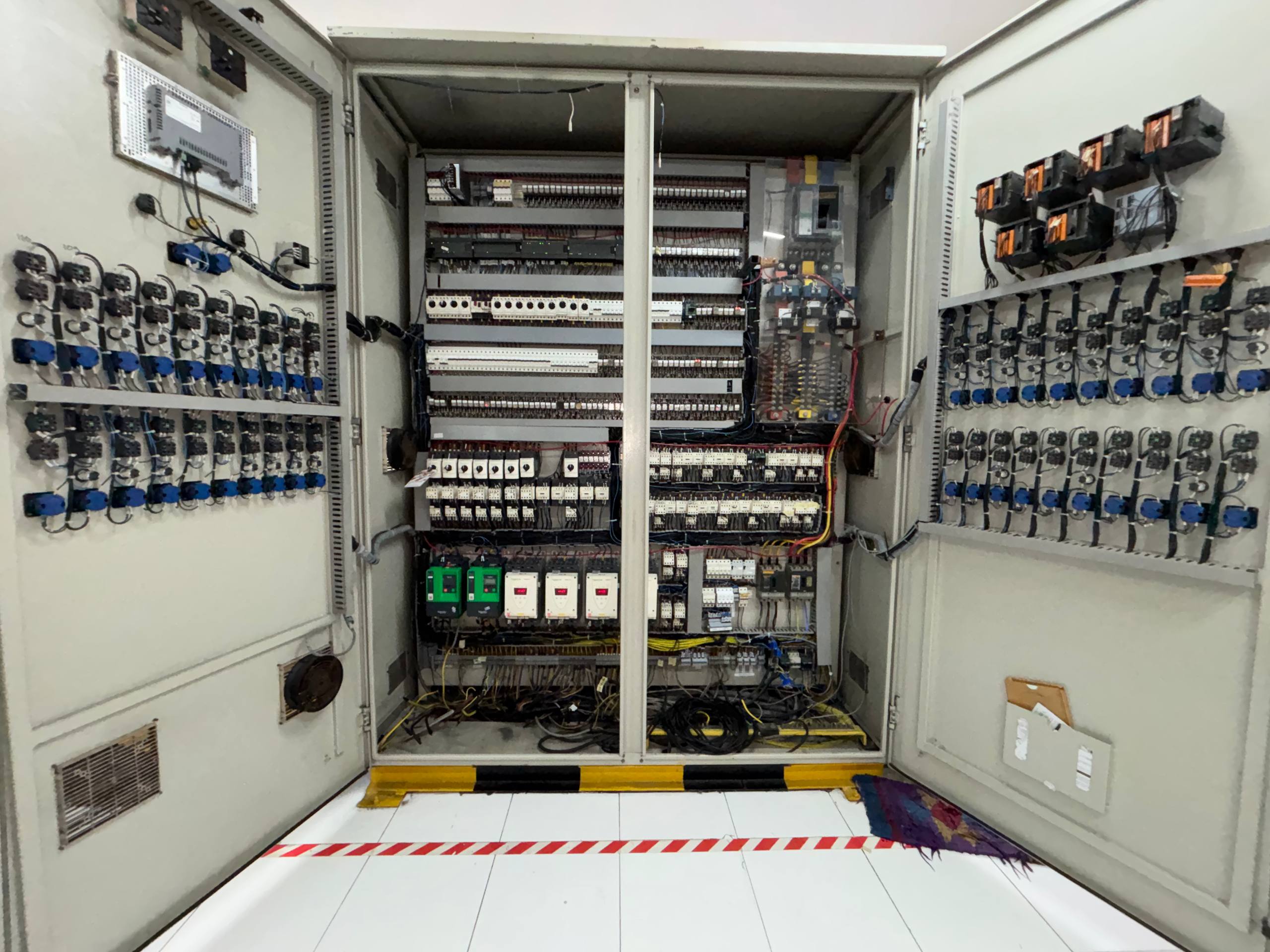 Penyebab Panel Listrik Industri Sering Overheat